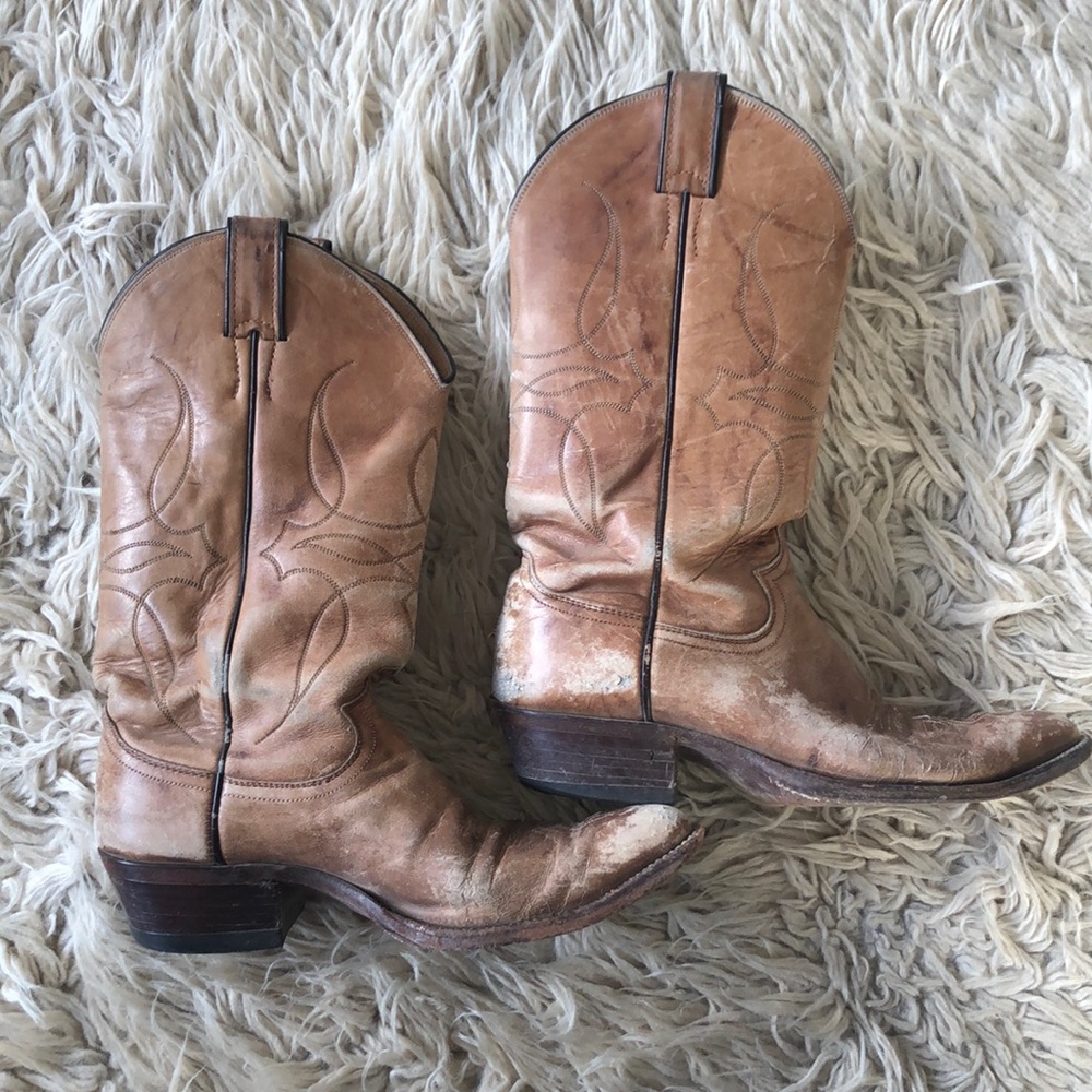 Distressed tan leather Justin cowboy boots